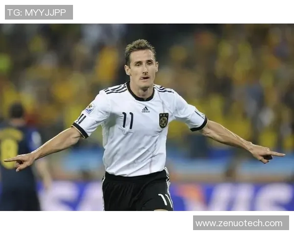 足坛巨星成长故事全纪录展现球员荣耀与拼搏瞬间